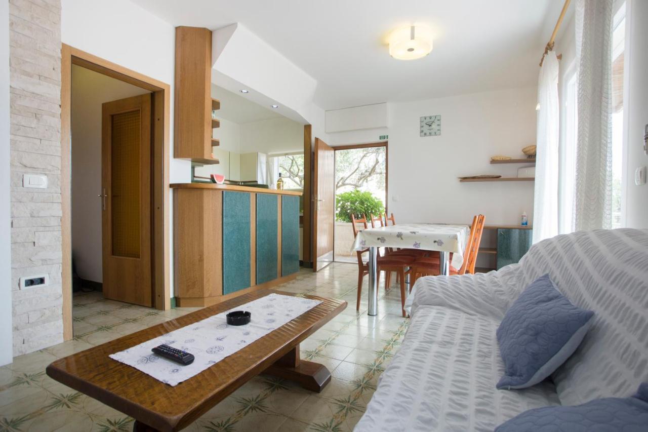 Apartment Damir Postira Exterior photo